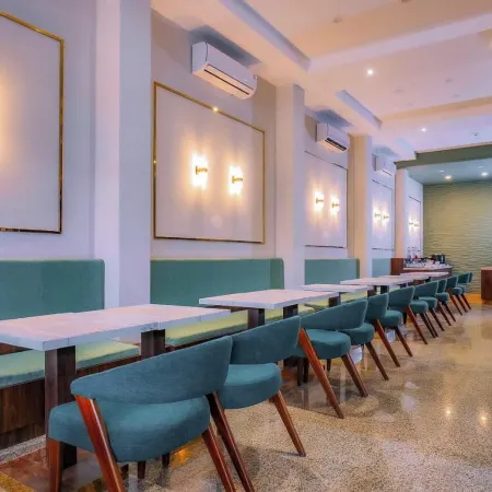Front One Hotel Mesir  Surabaya