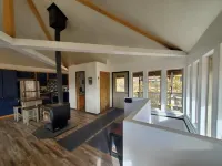 Cozy and Private Cabin, Enjoy Gorgeous Views of Mountains.