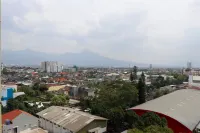 Best Deal 2BR Apartment Suites @Metro By Travelio