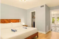 Pool - Free Parking - Apartment - 500 Feet from Beach