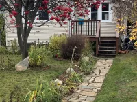 Natural Nook by Nelson lakeside park. Downtown walkable and pet friendly! Hotels in Nelson