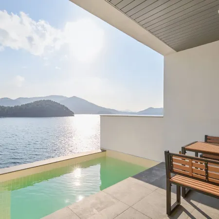 Geoje The Shine Pool Villa