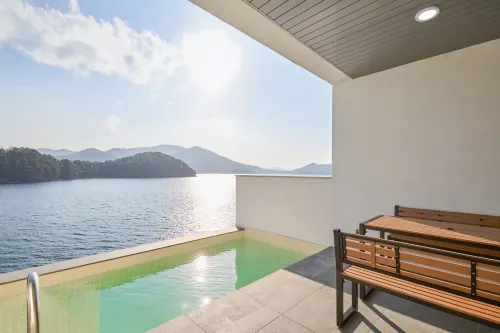 Geoje The Shine Pool Villa - Boutique