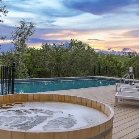 Spicewood Lodge w/Pool, HotTub