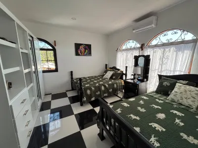 4-bedroom house in brilliant La Hachadura with WiFi, AC Hotéis em 
