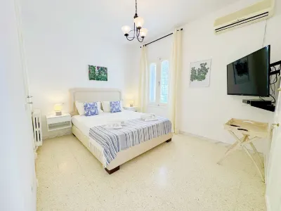 Tr s Charmante Villa Avec Piscine 5mn de la Mer Hotels in 