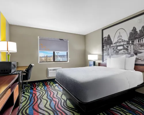 Super 8 by Wyndham Farmington Hotels in St. Francois Township