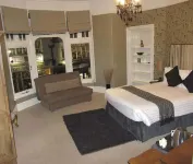 Monties Guest House - Adults Only