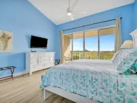 Sunrise Waterfront 2BR Townhome - Pool Private Terraces Hotels in Ruskin