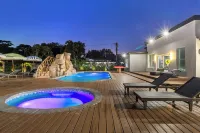 Unique Private Racing Track Villa - Villas