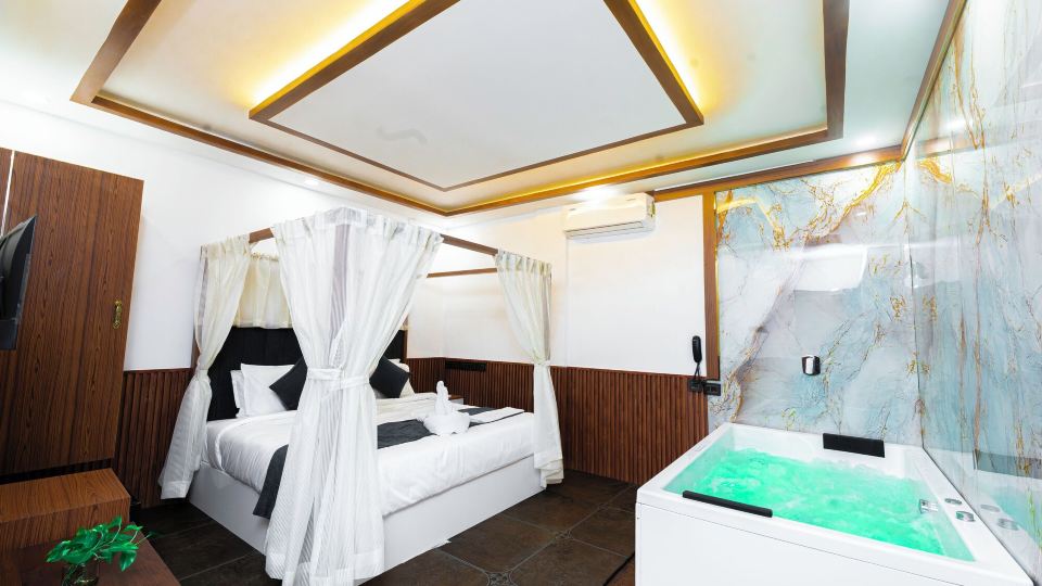 Emmanuel Residency by Alaya Stays, Kochi