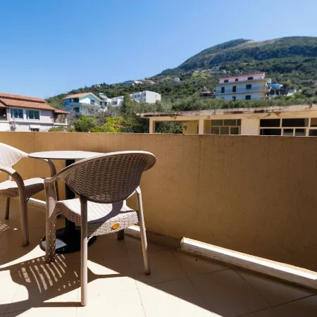 Gaia's Apartments Vlore Отели рядом с достопримечательностью «Пляж Влоре»