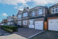 Spacious 5 Bedroom Family Home in Harrow