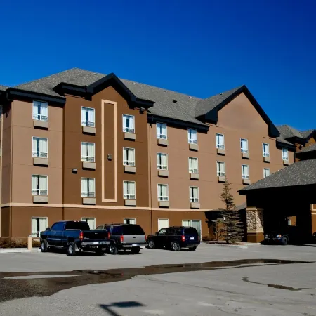 PRAIRIE CREST CALGARY AIRPORT by IHG