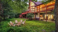 Lake Harmony Chalet w/ Hot Tub & Arcades Near Beaches, Ski & Trails Everpine Lodge by Avantstay - Country Houses