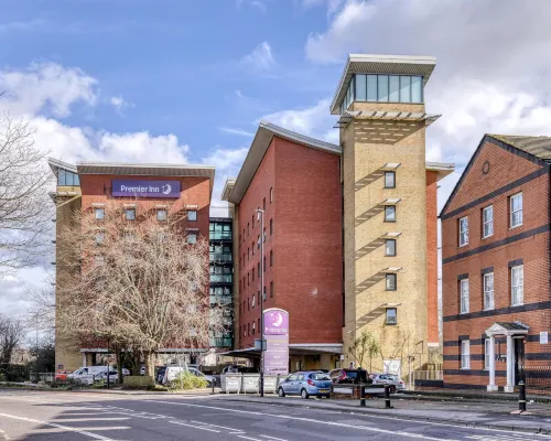 Southampton City Centre Hotels near Bargate