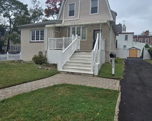 Family-Friendly 3-Bedroom/2.5-Bath House Near NYC Manhattan and MetLife Stadium Hotels in Teaneck