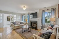Oceanblock 4 bed / 4 full baths with Courtyard, Outdoor Shower, 2 Decks