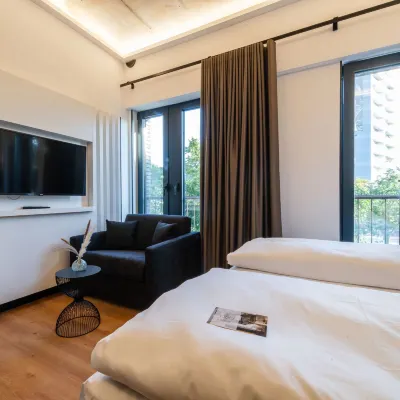 Hotel am Beatles-Platz Hotels near Altona Museum