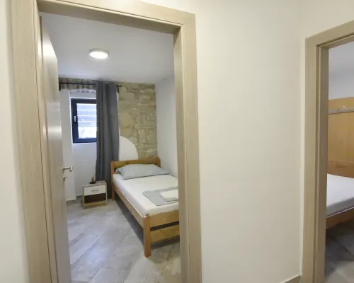Comfortable vacation retreat with parking Hotels in Plovanija