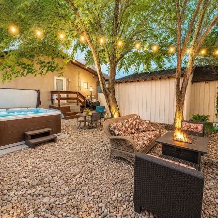 Guest Favorite! Hot Tub, Huge Kitchen, Fenced Yard, Firepit, & BBQ in Great Area