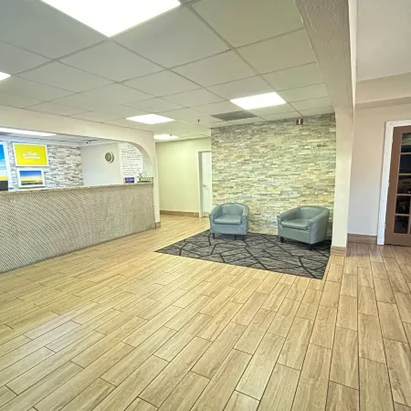 Days Inn & Suites by Wyndham Stockbridge South Atlanta