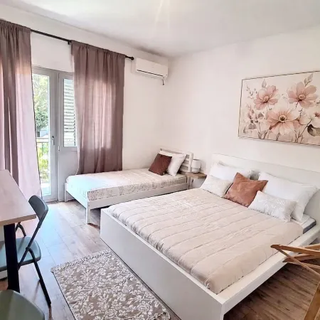 Apartments and Rooms Bepina