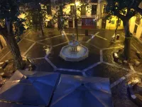 Old town centre house; wine bar & cafes 50m, sea 30mins Pyrenees close - Wifi