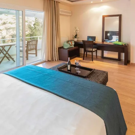 A Private Haven: Hera with Secluded Pool & Garden Отели в г. Кассандра-Сани
