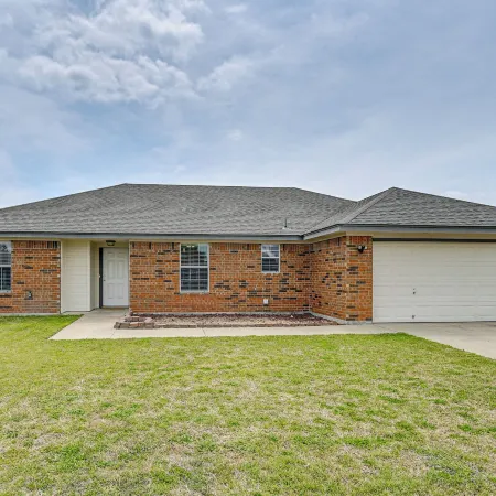 8 Mi to Fort Hood! Family Home w/ Patio & Yard