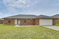 8 Mi to Fort Hood! Family Home w/ Patio & Yard - 3-Star