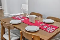Tranquil Garden Level Retreat near UBC & Airport - Pensions