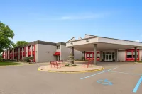 Ramada by Wyndham Grand Forks - 3-Star
