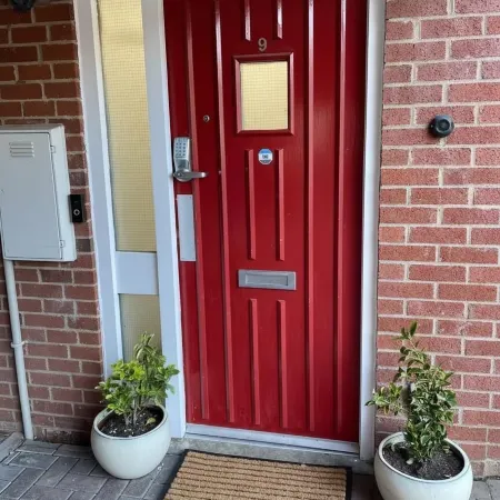 Central 2-Bed Apartment - Sleeps 5 & Free Parking