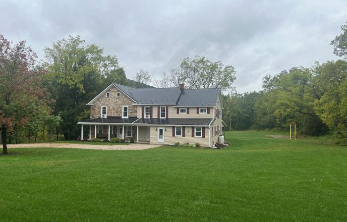 The River House: stone section built in 1790, borders the scenic Juniata  River!