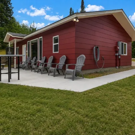 "Haufer Hall" - Charming 2-bedroom cabin on beautiful Little Boy Lake.