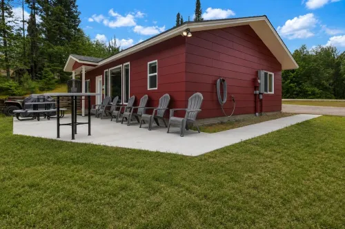 "Haufer Hall" - Charming 2-bedroom cabin on beautiful Little Boy Lake. - Hytter