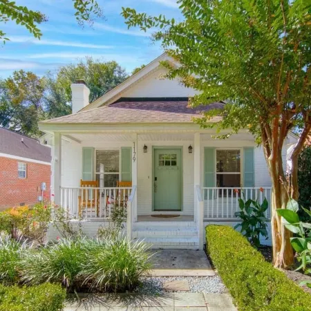 Charleston Oasis with Hot Tub, Mins to Dtwn