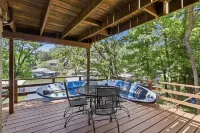Lakefront Escape With Private Dock, Fire Pit & Screened Porch - 2 estrellas
