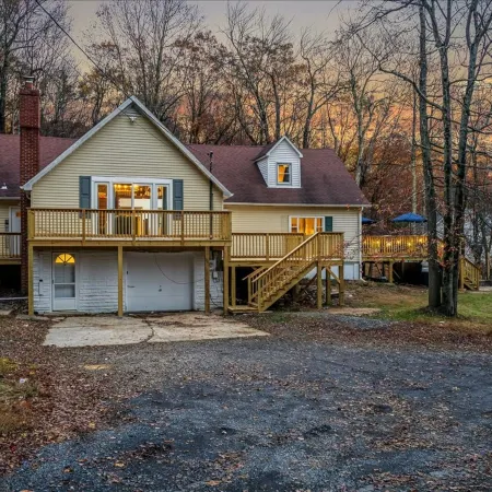 Poconos Waterfront Retreat Kayaks Hot Tub