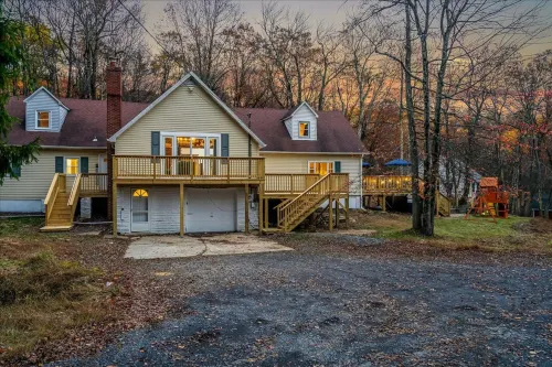 Poconos Waterfront Retreat Kayaks Hot Tub - 4-Star