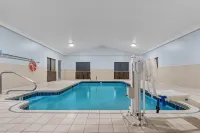 Days Inn by Wyndham York - parking