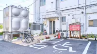 Okasan Hotel - parkir