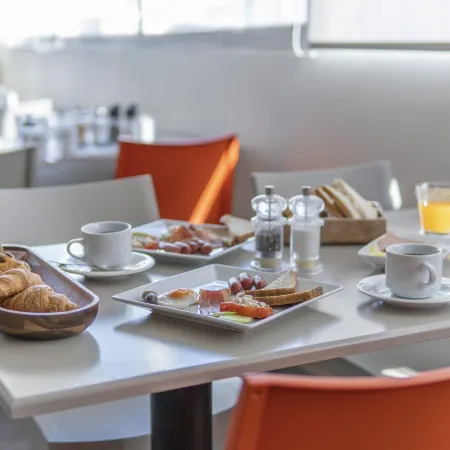 Piraeus City Hotel
