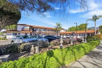 Sunset Motel - Parking