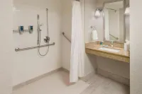 Four Points by Sheraton Boston Logan Airport Revere - Swimmingpools