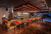 Glee Hotel - Baarit
