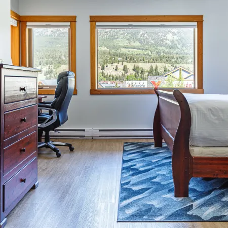 Heart of Canmore - Pet Friendly with Shared Rooftop Hot Tub
