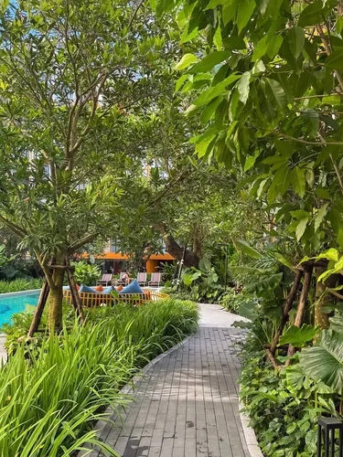 รูปภาพของMiddle of the Island the Base Rise, Central Phuket
