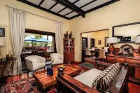 Riverside Guest Lodge - parking